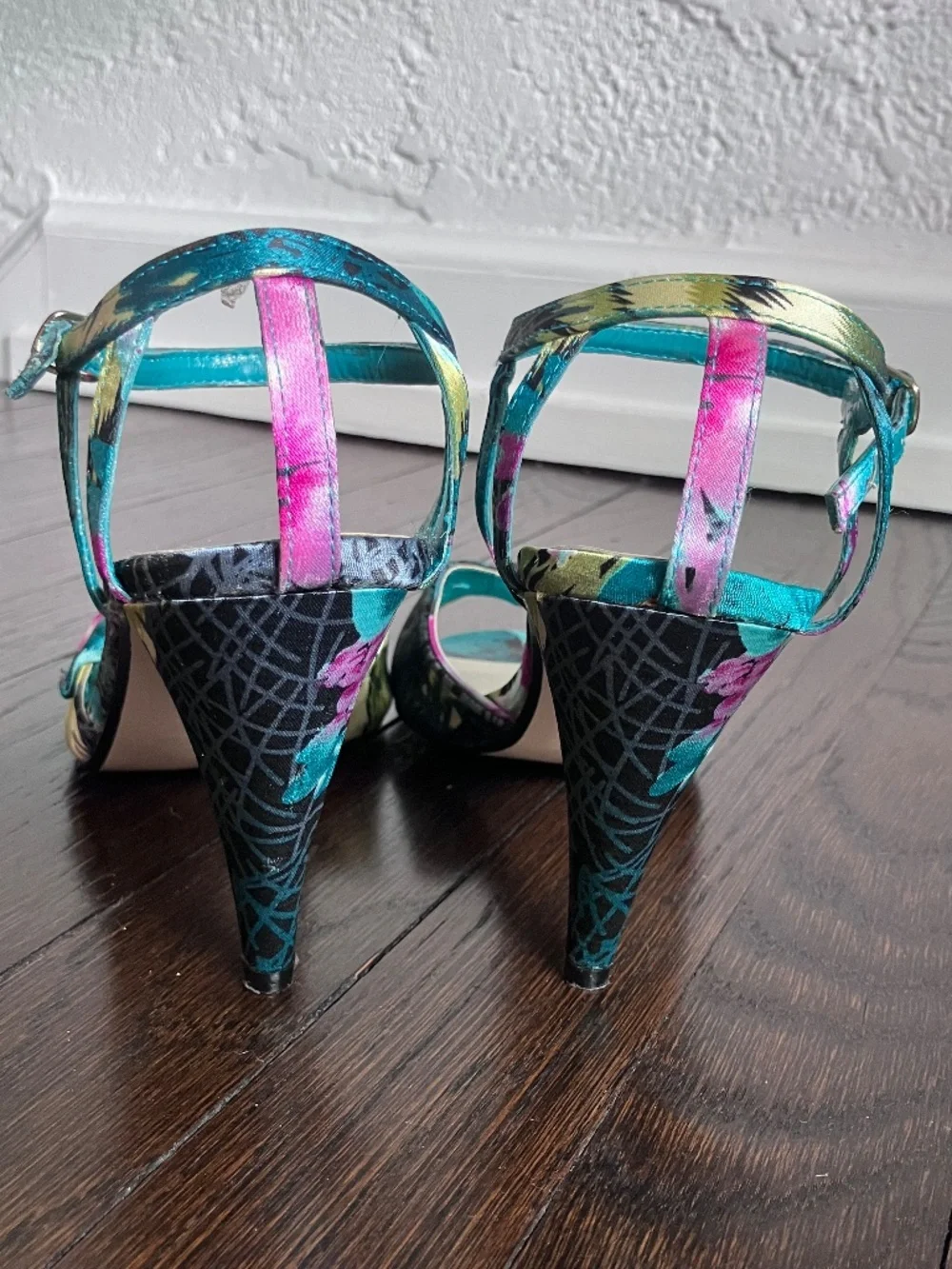 Ann Marino Multicolor Strappy Heels SZ 8.5